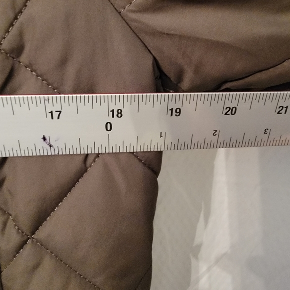 Ralph Lauren Olive Quilted Puffer Coat with Faux Fur - Picture 5 of 5